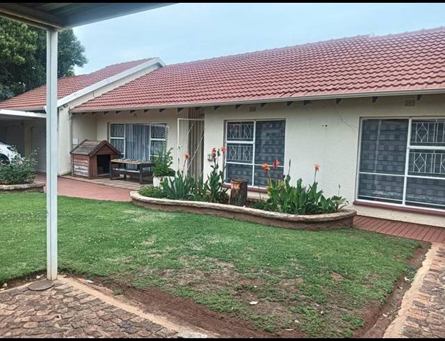 4 BEDROOM HOUSE FOR SALE IN PARKRAND